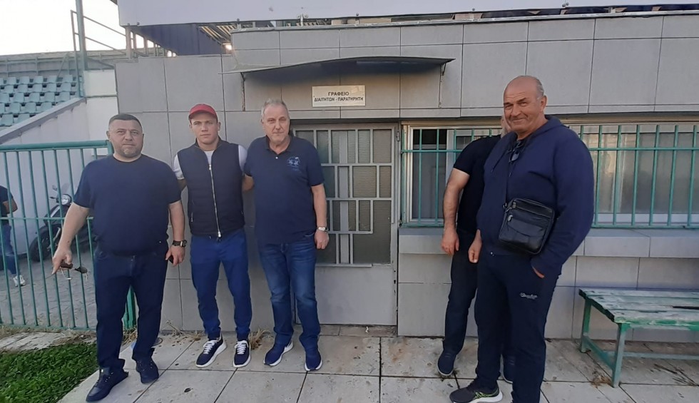 A generic square placeholder image with rounded corners in a figure.