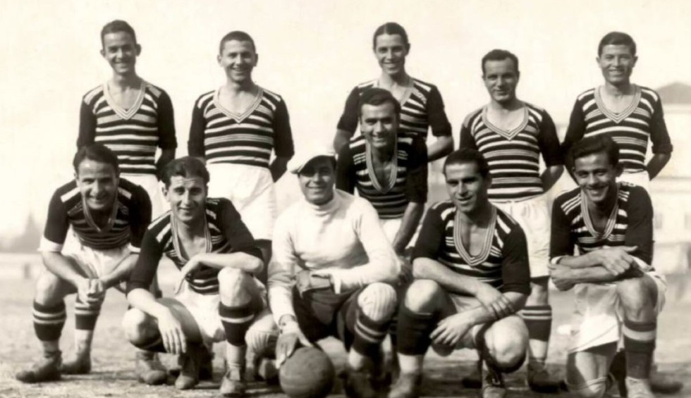 A generic square placeholder image with rounded corners in a figure.