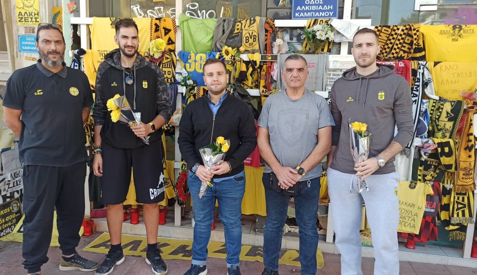 A generic square placeholder image with rounded corners in a figure.