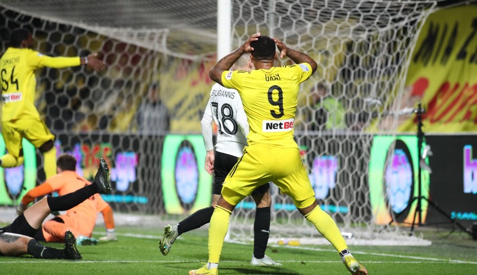 A generic square placeholder image with rounded corners in a figure.