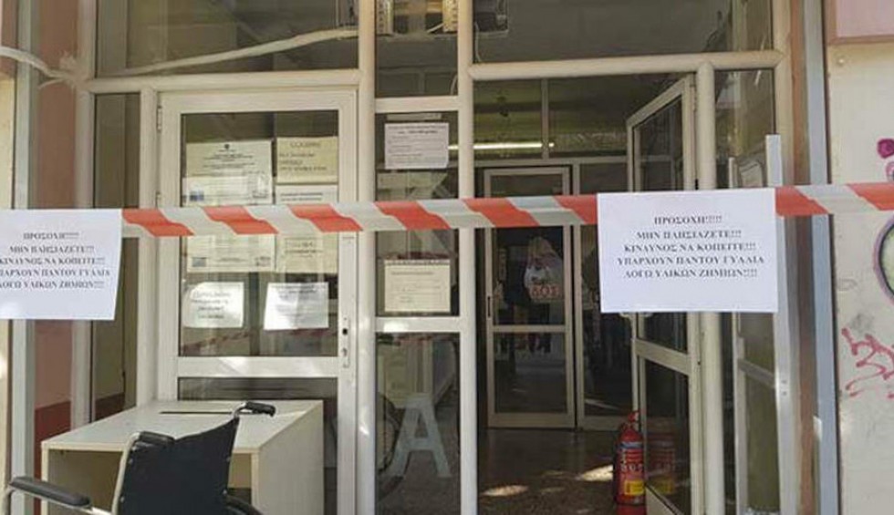 A generic square placeholder image with rounded corners in a figure.