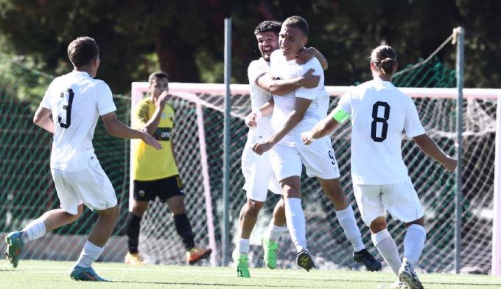 A generic square placeholder image with rounded corners in a figure.