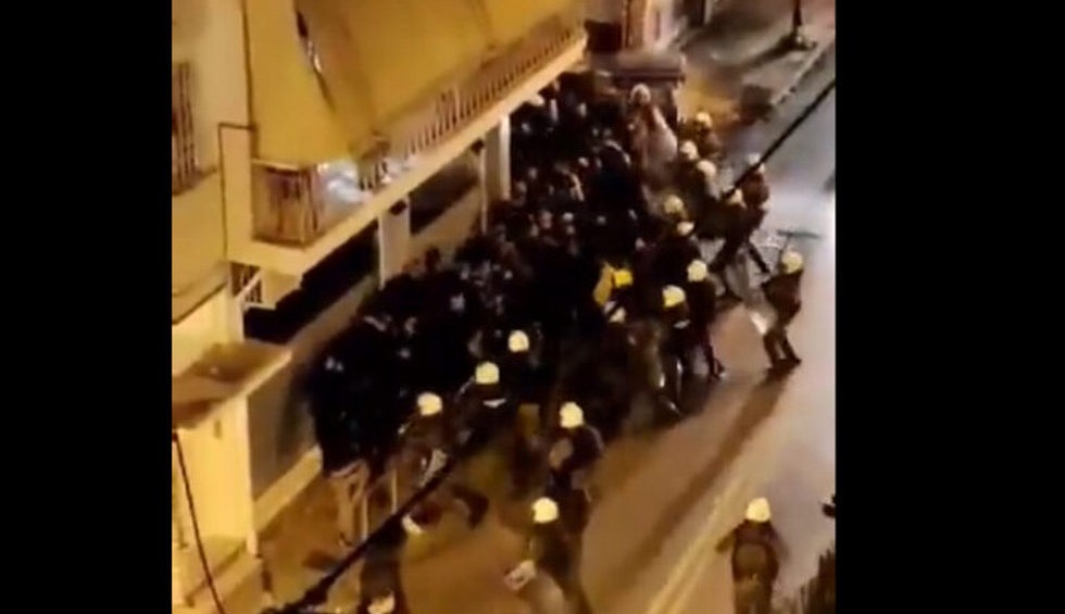 A generic square placeholder image with rounded corners in a figure.