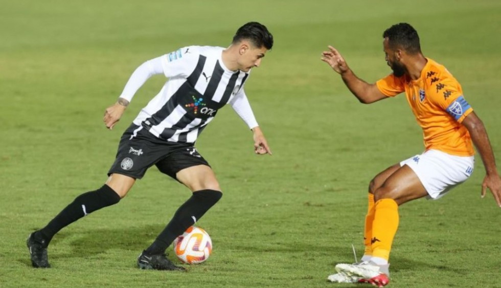 A generic square placeholder image with rounded corners in a figure.