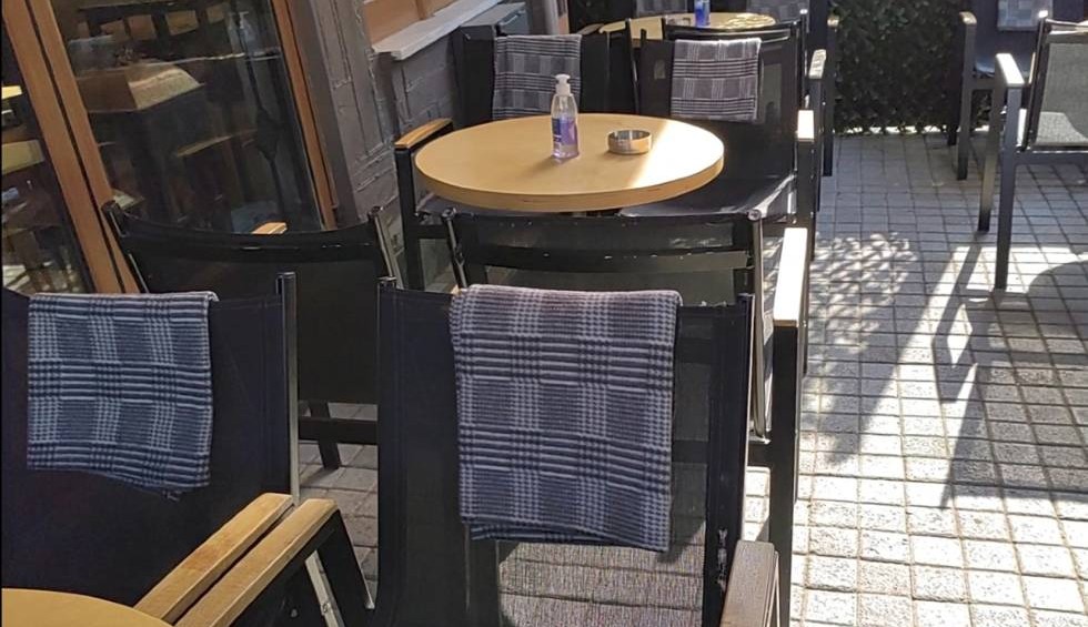 A generic square placeholder image with rounded corners in a figure.