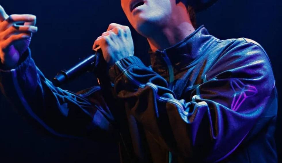 A generic square placeholder image with rounded corners in a figure.