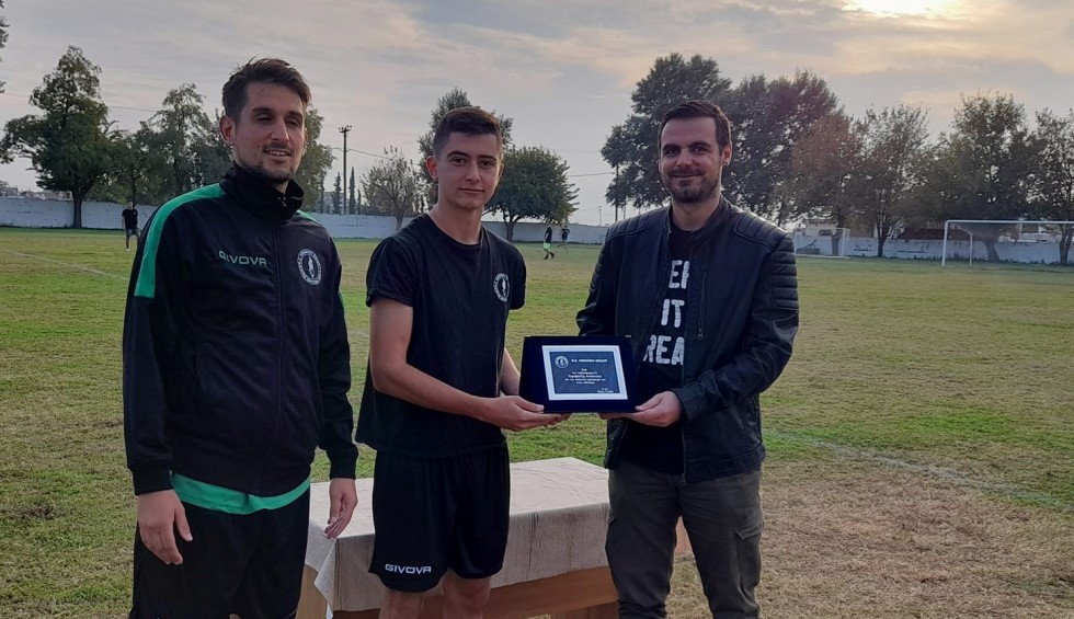 A generic square placeholder image with rounded corners in a figure.