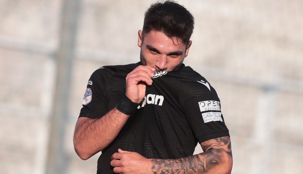 A generic square placeholder image with rounded corners in a figure.