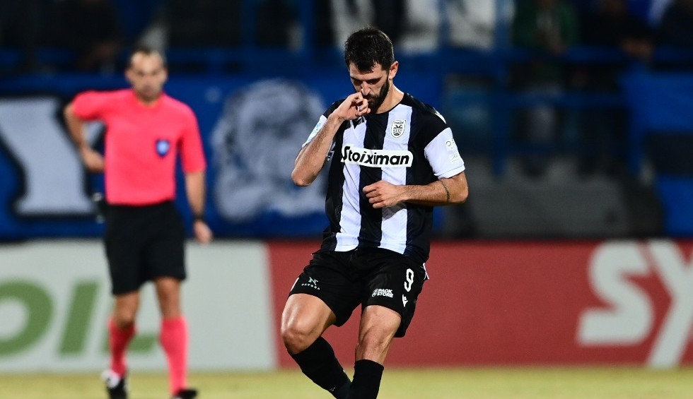 A generic square placeholder image with rounded corners in a figure.