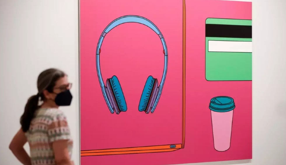 A generic square placeholder image with rounded corners in a figure.