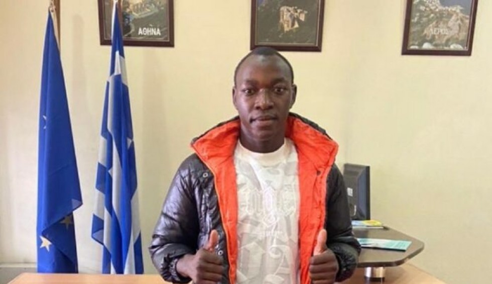 A generic square placeholder image with rounded corners in a figure.