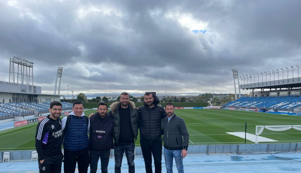 A generic square placeholder image with rounded corners in a figure.