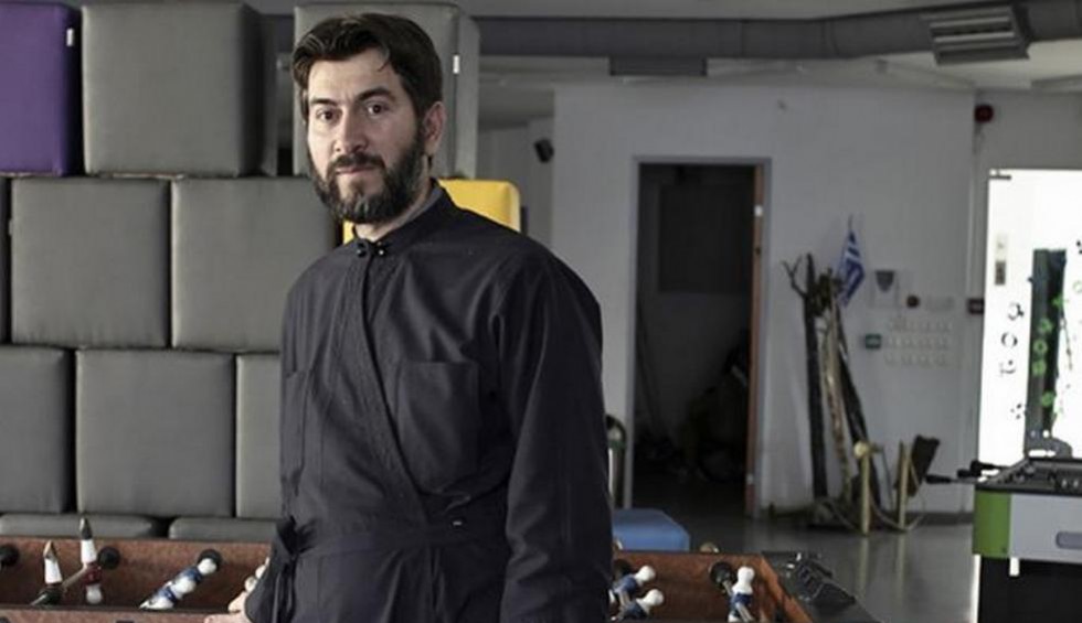 A generic square placeholder image with rounded corners in a figure.