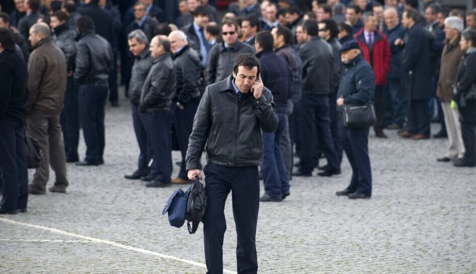 A generic square placeholder image with rounded corners in a figure.