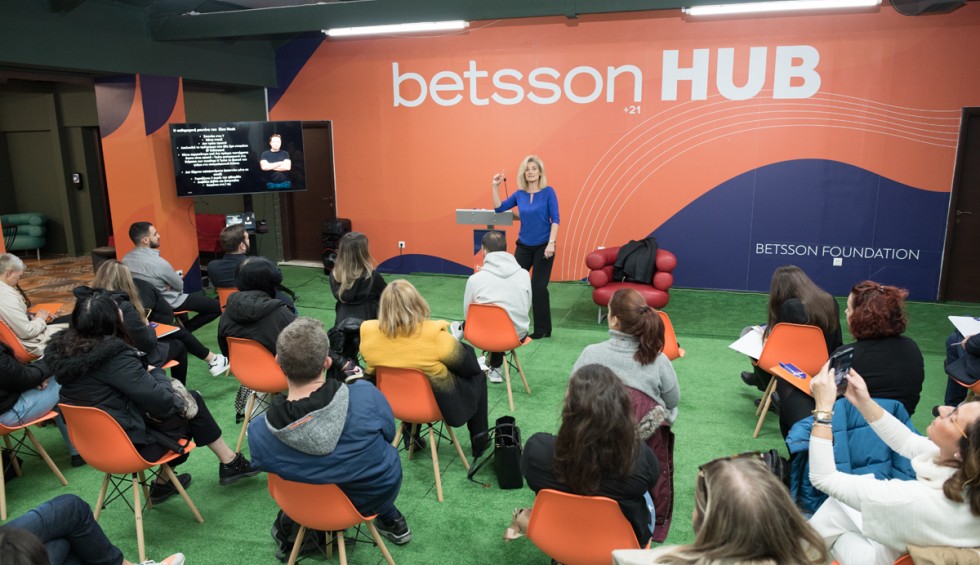 A generic square placeholder image with rounded corners in a figure.