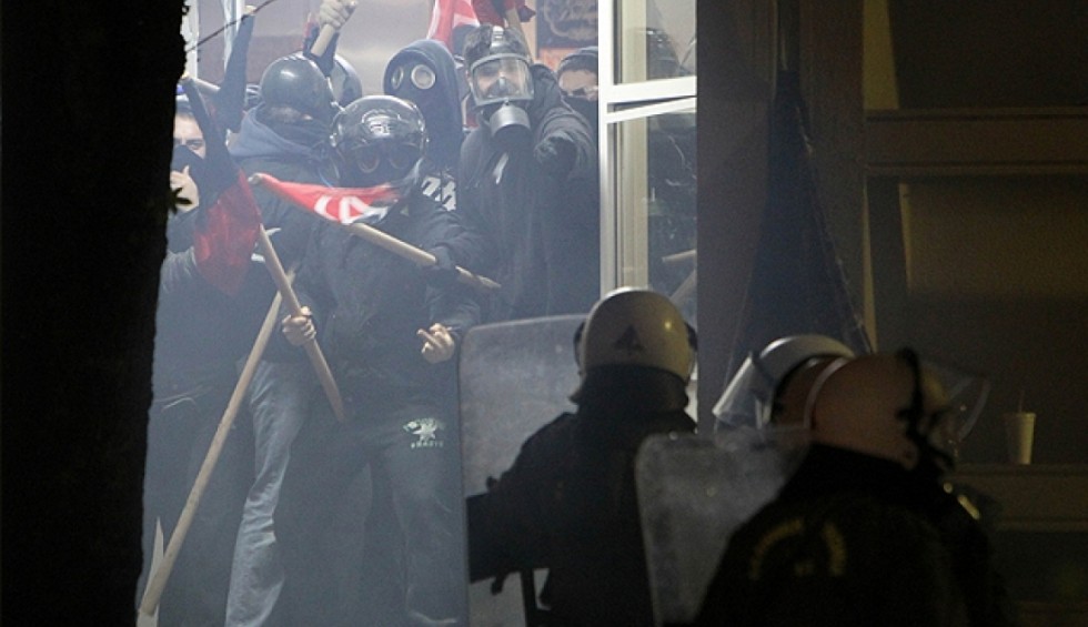 A generic square placeholder image with rounded corners in a figure.