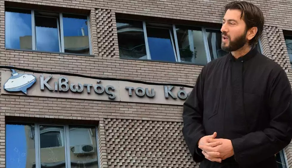 A generic square placeholder image with rounded corners in a figure.