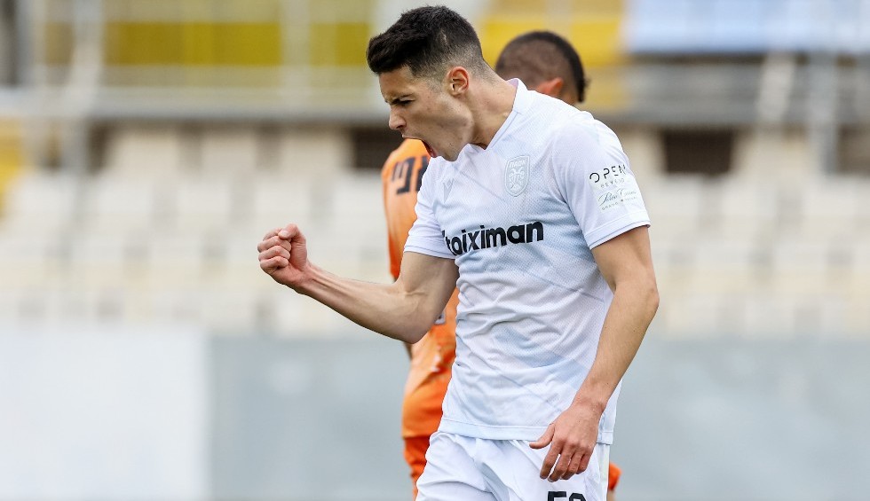 A generic square placeholder image with rounded corners in a figure.