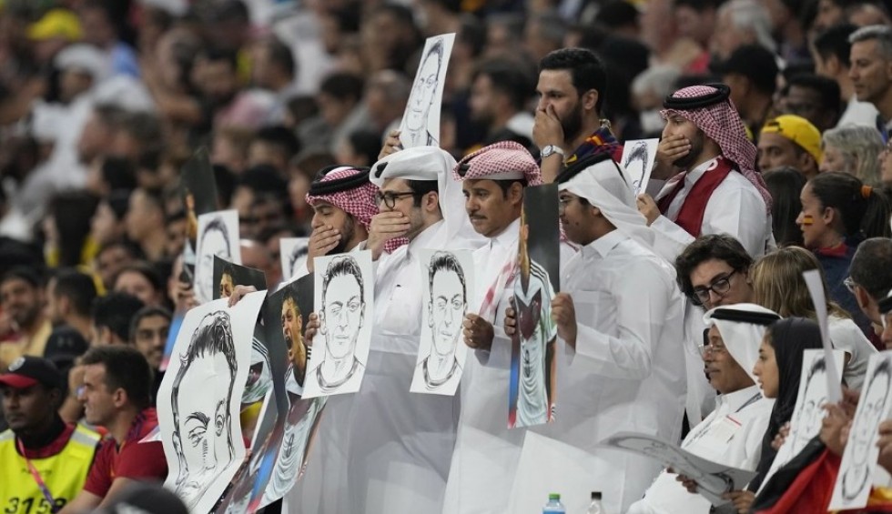 A generic square placeholder image with rounded corners in a figure.