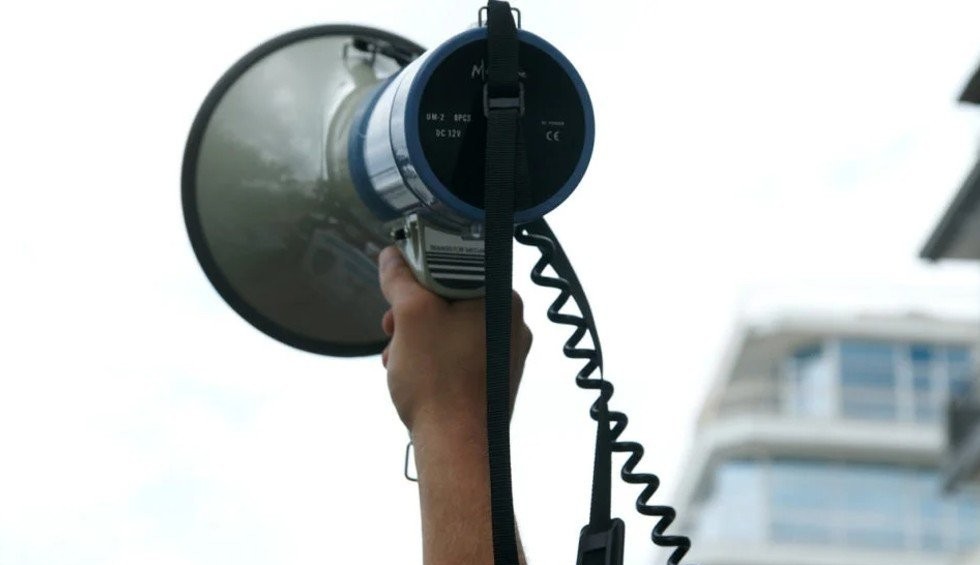 A generic square placeholder image with rounded corners in a figure.