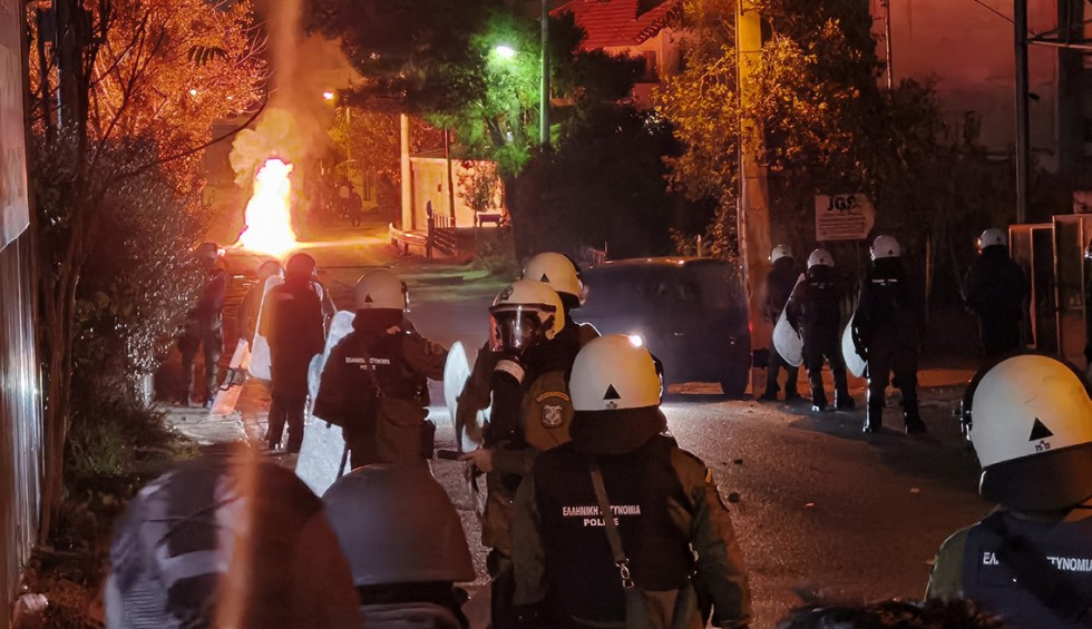 A generic square placeholder image with rounded corners in a figure.