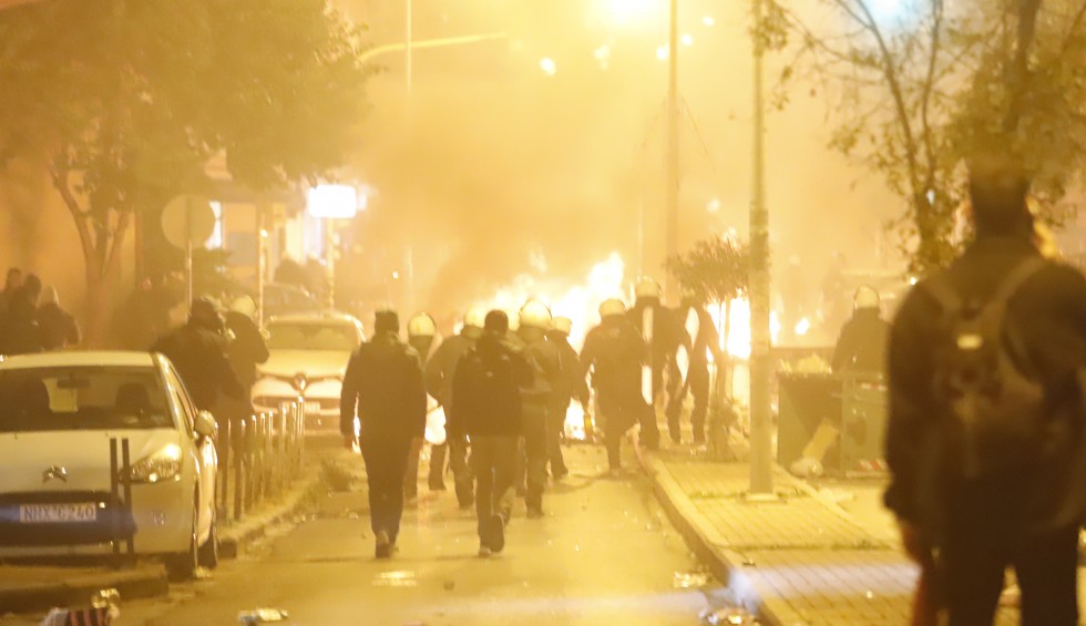 A generic square placeholder image with rounded corners in a figure.