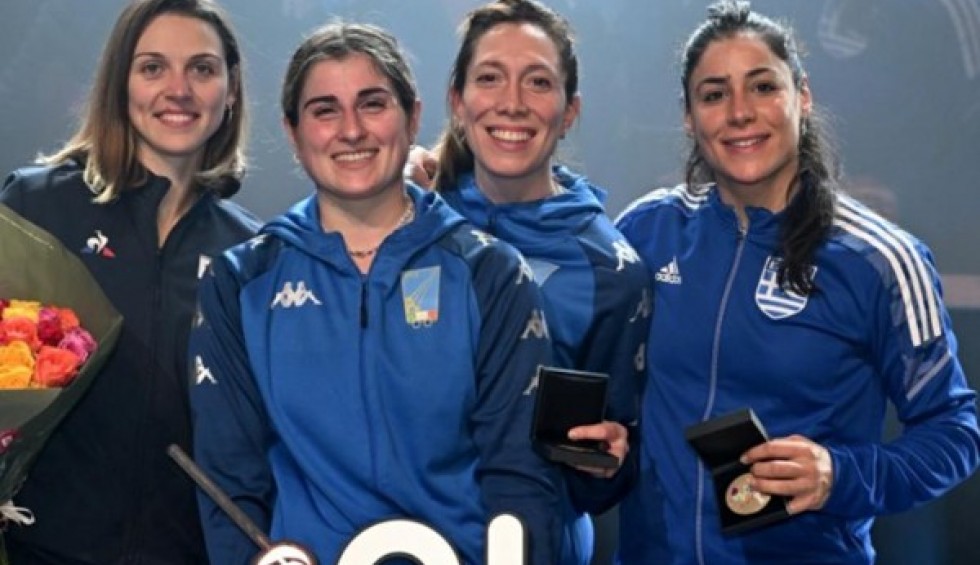 A generic square placeholder image with rounded corners in a figure.