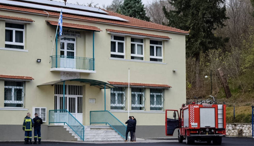 A generic square placeholder image with rounded corners in a figure.