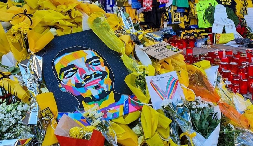 A generic square placeholder image with rounded corners in a figure.