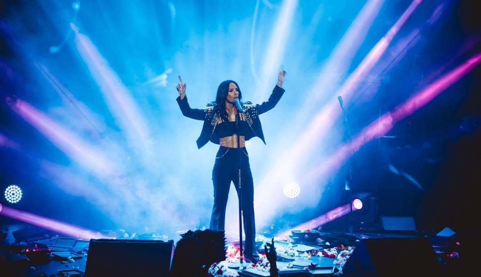 A generic square placeholder image with rounded corners in a figure.