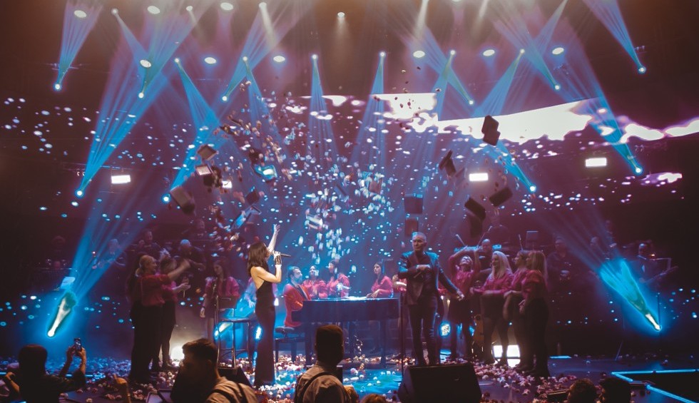 A generic square placeholder image with rounded corners in a figure.