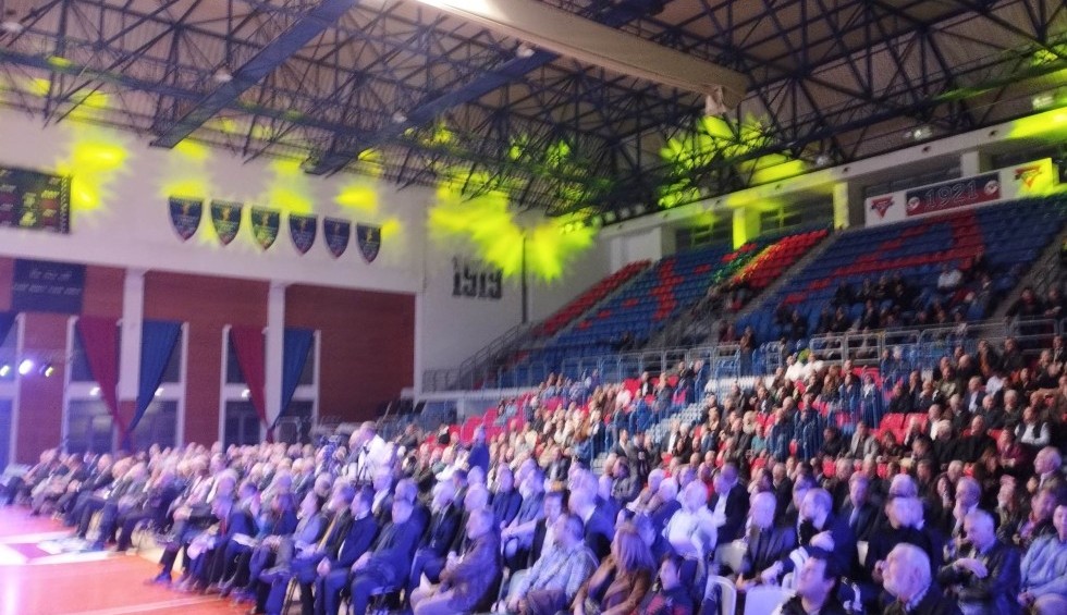 A generic square placeholder image with rounded corners in a figure.