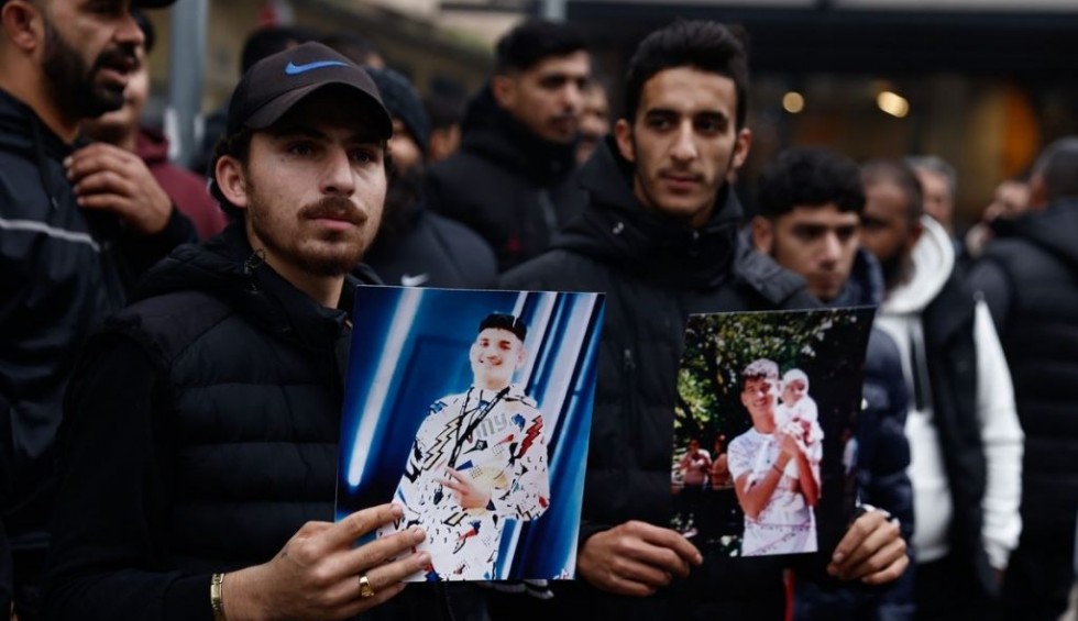 A generic square placeholder image with rounded corners in a figure.