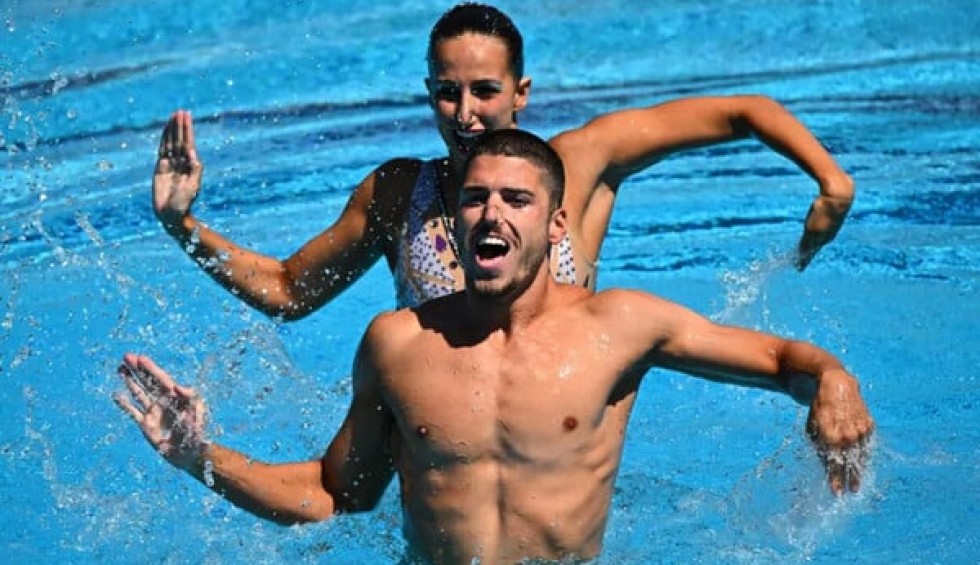 A generic square placeholder image with rounded corners in a figure.