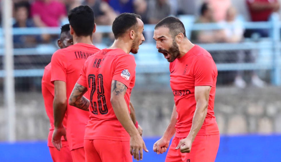 A generic square placeholder image with rounded corners in a figure.