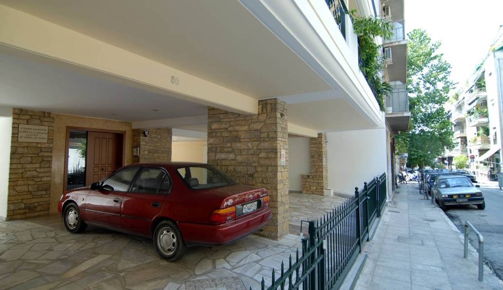 A generic square placeholder image with rounded corners in a figure.