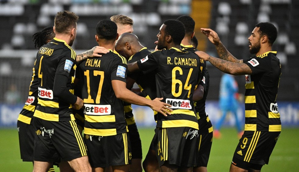 A generic square placeholder image with rounded corners in a figure.