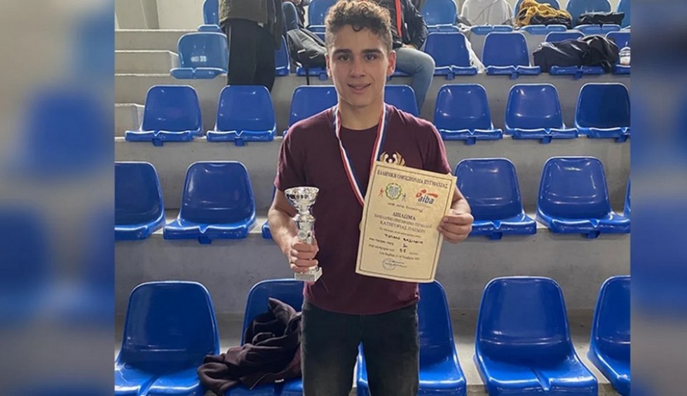 A generic square placeholder image with rounded corners in a figure.