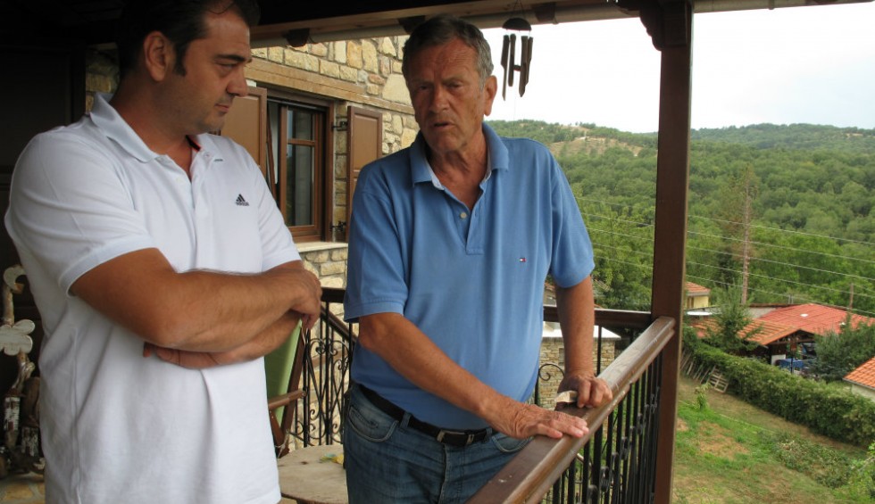 A generic square placeholder image with rounded corners in a figure.