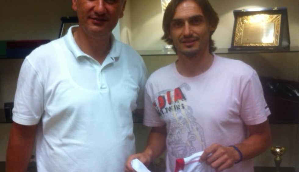 A generic square placeholder image with rounded corners in a figure.