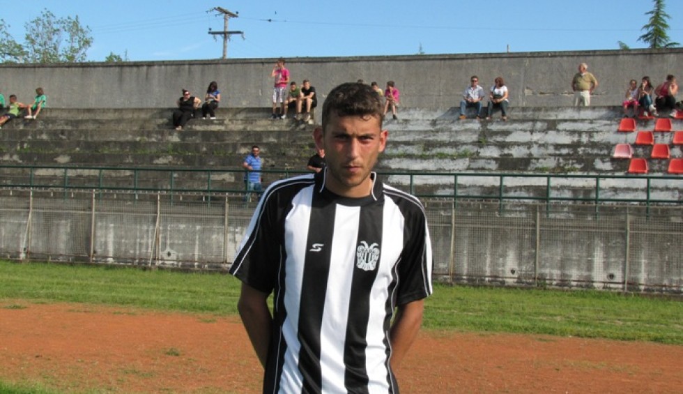 A generic square placeholder image with rounded corners in a figure.