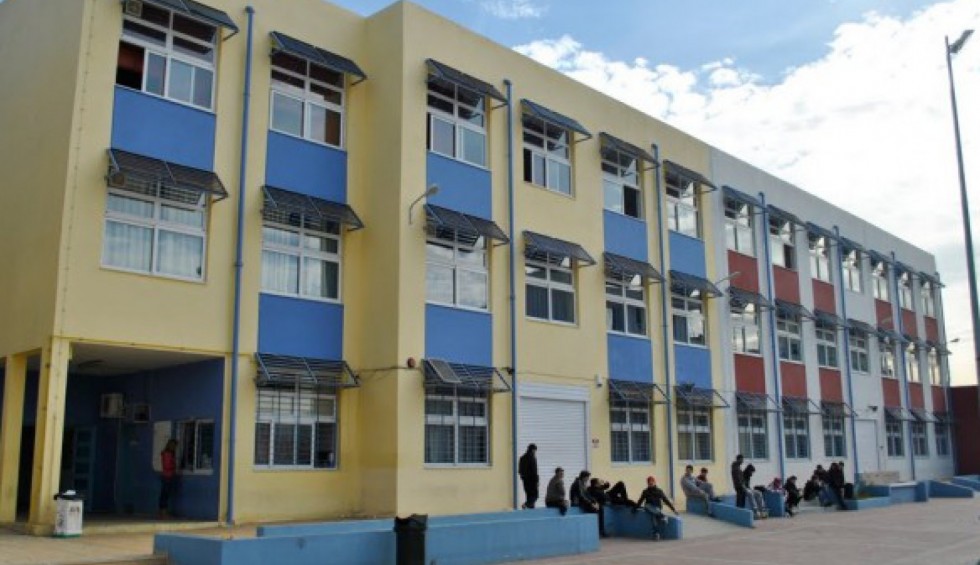 A generic square placeholder image with rounded corners in a figure.