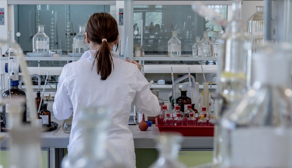 A generic square placeholder image with rounded corners in a figure.