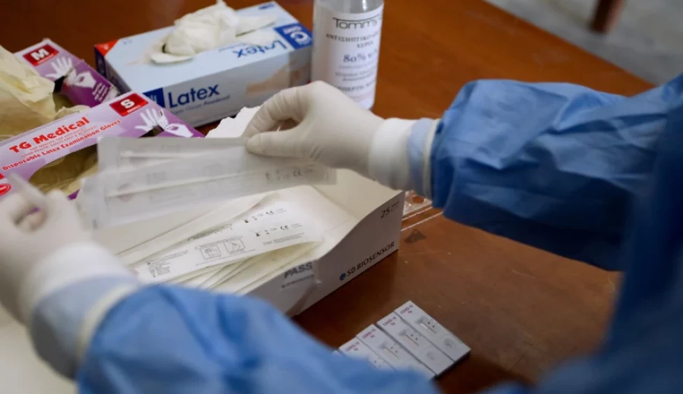 A generic square placeholder image with rounded corners in a figure.