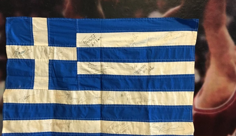 A generic square placeholder image with rounded corners in a figure.