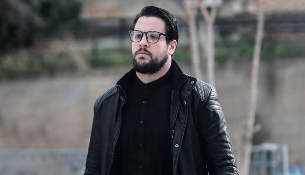 A generic square placeholder image with rounded corners in a figure.