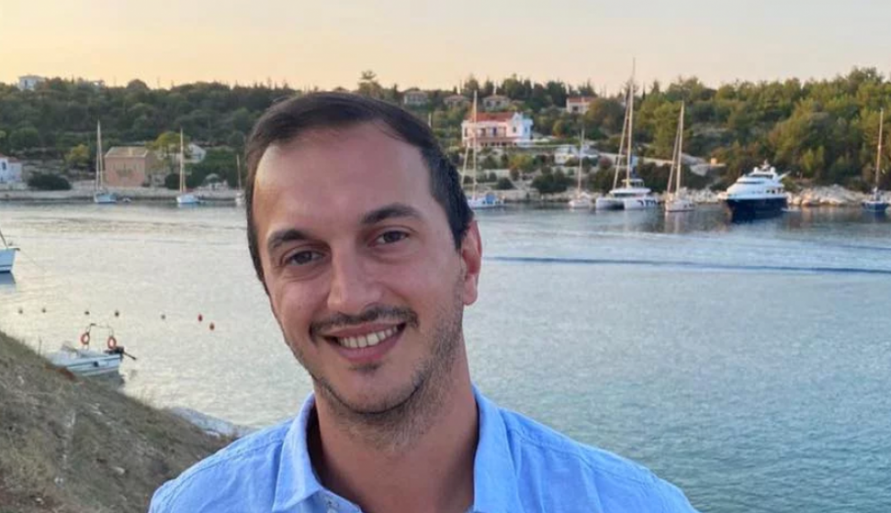 A generic square placeholder image with rounded corners in a figure.