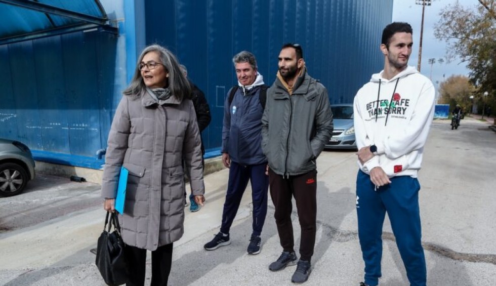 A generic square placeholder image with rounded corners in a figure.