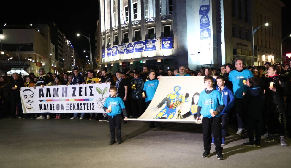 A generic square placeholder image with rounded corners in a figure.