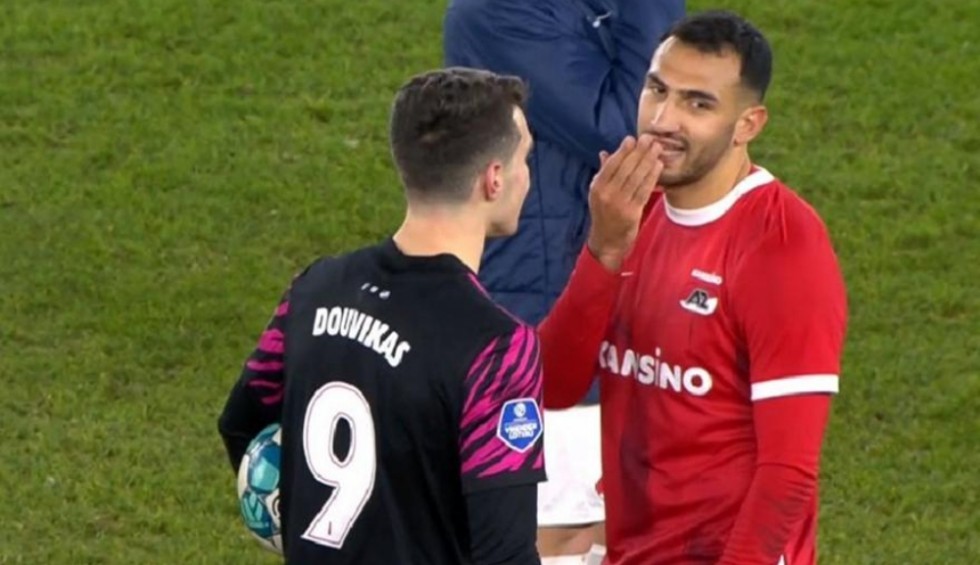 A generic square placeholder image with rounded corners in a figure.